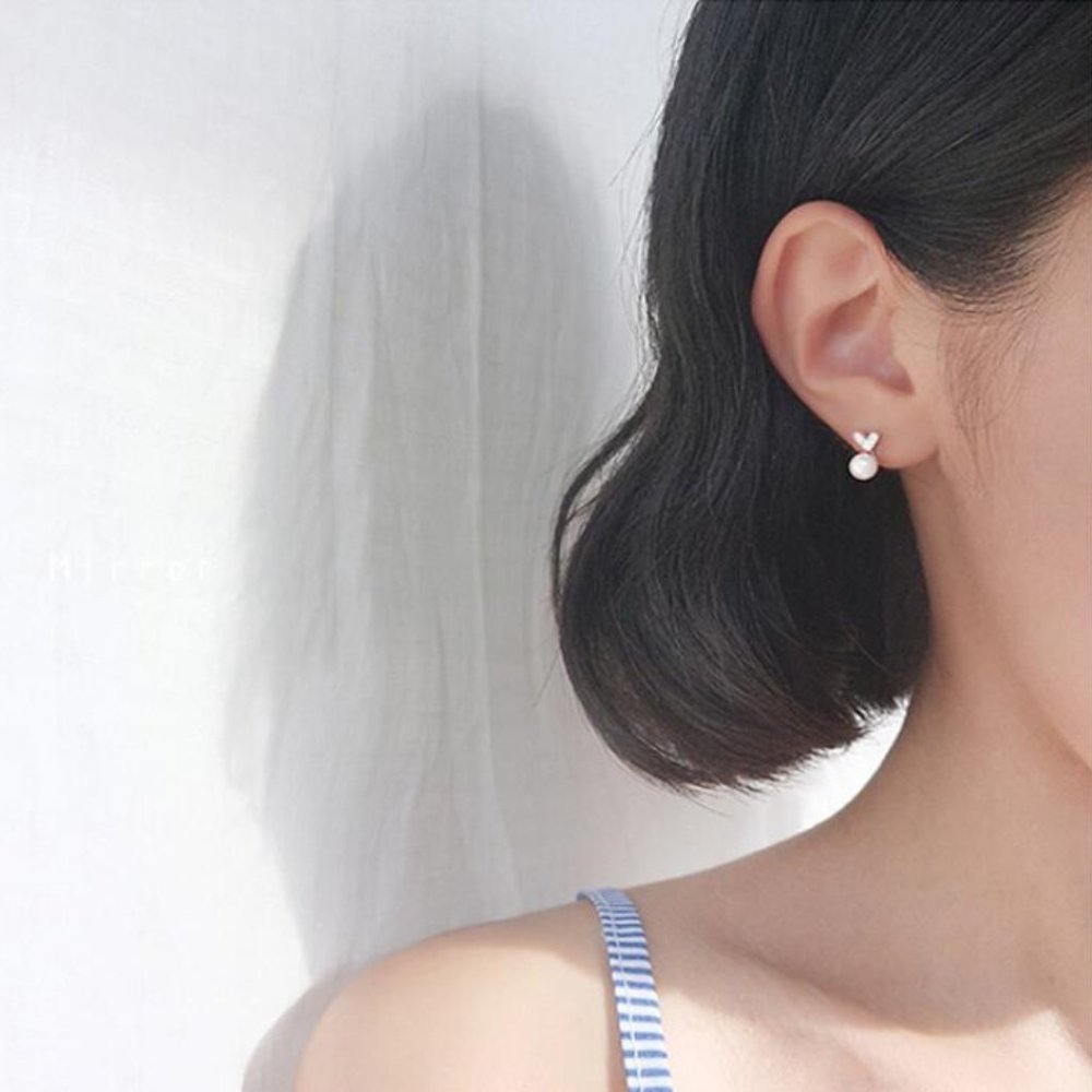 NEW 925 Sterling Silver Diamond Pearl Stud Earrings - Picture 7 of 13